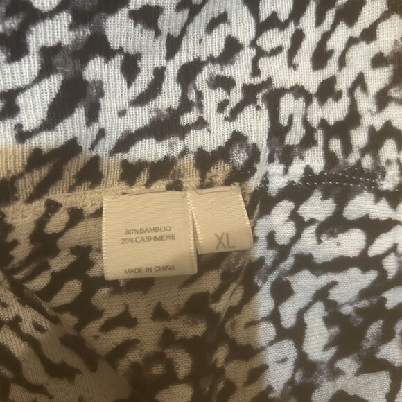 Kokun Sweater Womens XL Cashmere Bamboo Black & White Animal Print Sustainable - Picture 9 of 11
